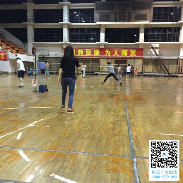 師傅跑起來接球了 師傅跑起來接球了