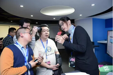 媒體嘉賓現(xiàn)場(chǎng)體驗(yàn)柯尼卡美能達(dá)“云時(shí)代文印”解決方案-科頤辦公 媒體嘉賓現(xiàn)場(chǎng)體驗(yàn)柯尼卡美能達(dá)“云時(shí)代文印”解決方案-科頤辦公