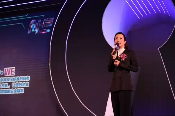 市場部凌蕓部長發表主題演講: YOU & WE - 策變啟新，共行創贏-科頤辦公分享